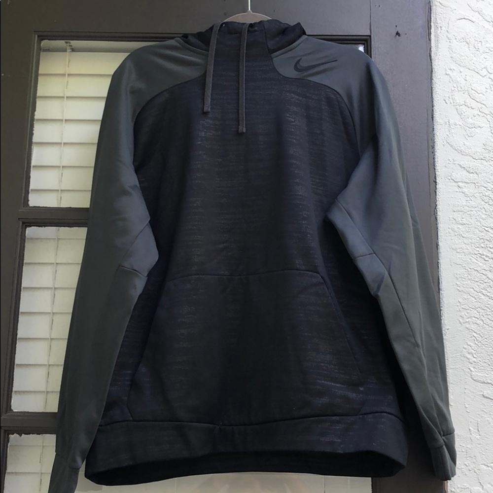 nike therma fit hoodie